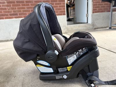 Graco Infant Car Seat with Two Bases! - Black and Grey