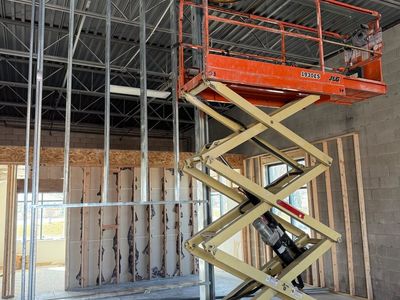 SCISSOR LIFT 19 - 26 - 32FT. RENTAL