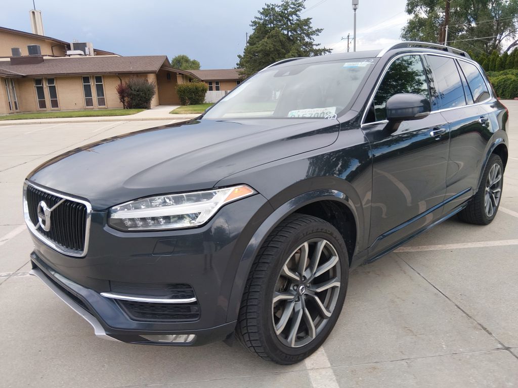 2016 Volvo XC90 T6 Momentum