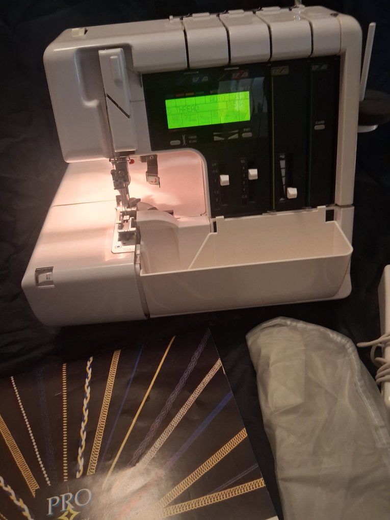 Elna Pro 905 DCX Serger