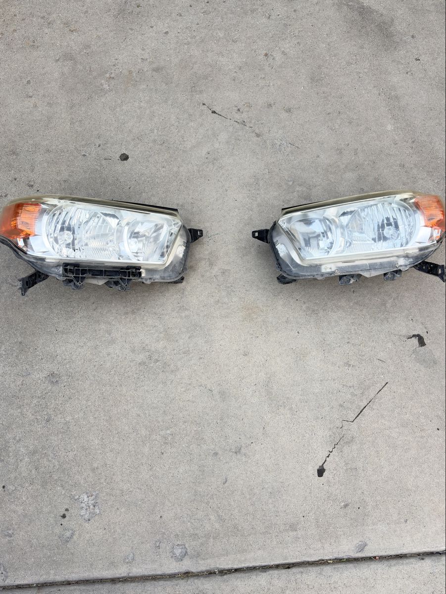 2011 Toyota 4 runner headlights