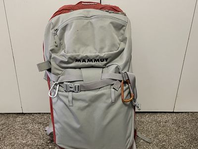 Mammut Light 30 Avy Pack & Gas Cylinder
