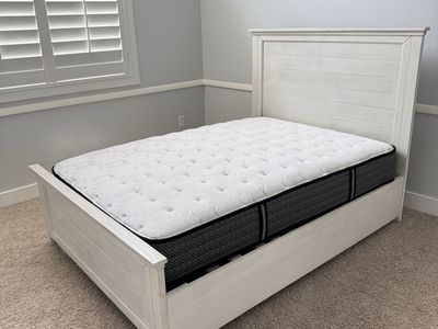 White Wood Full Size Bed Frame & Dresser with Hutch - Excellent Condition