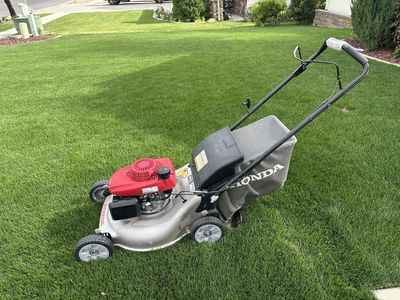 Honda HRR216VKA 21 in. 3-in-1 Variable Speed Gas Lawn Mower with Auto Choke