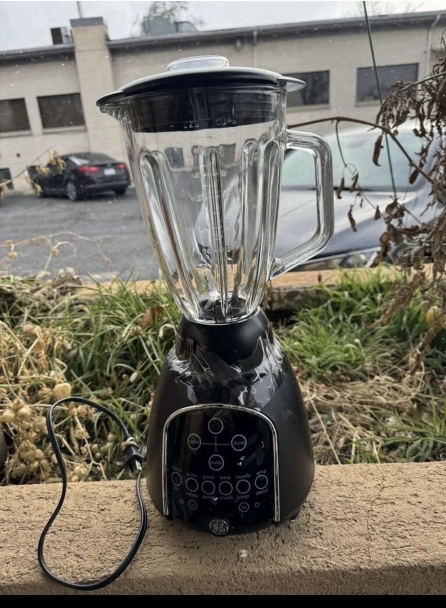 GE black glass blender