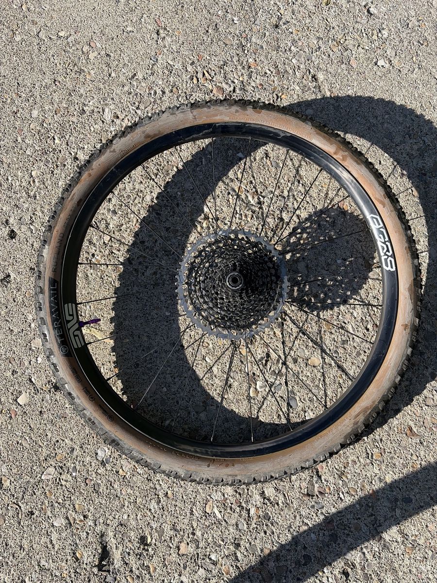 ENVE AG28 Carbon Wheelset - Ride Ready!