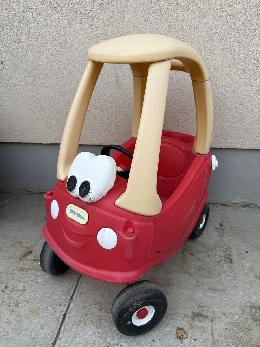Cozy coupe little tikes red car