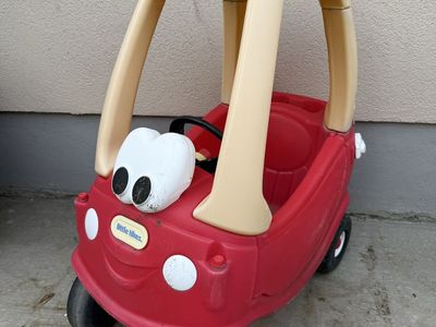 Cozy coupe little tikes red car