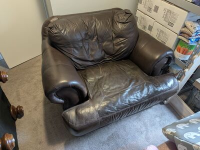 Oversize Comfortable Leather Chair w/ Ottoman