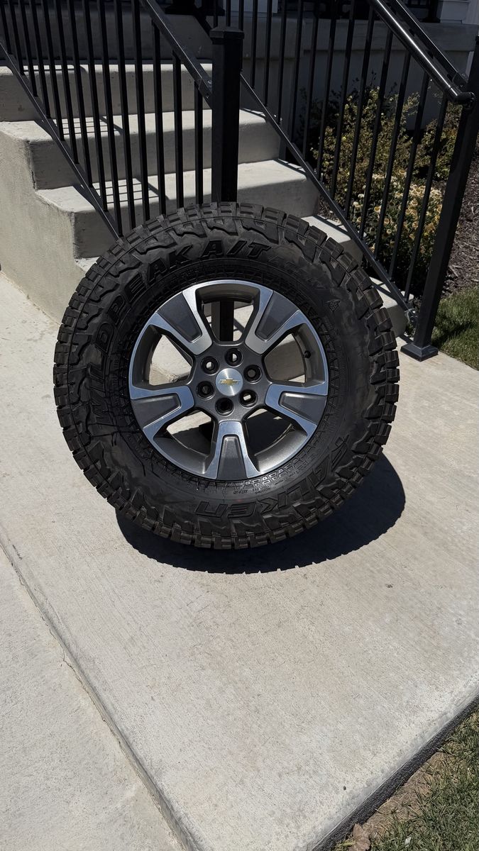 Chevy Colorado Canyon Rims and Tires 285/70R17 Falken