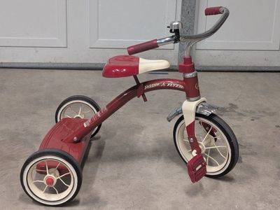 Radio Flyer Red & White Classic Steel Tricycle with Bell