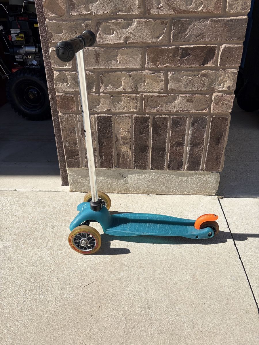 Micro Kickboard Style 3-Wheel Scooter – Teal, Lean-to-Steer
