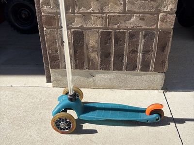 Micro Kickboard Style 3-Wheel Scooter – Teal, Lean-to-Steer