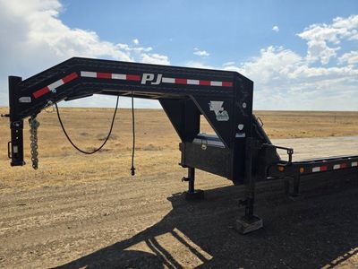 2011 PJ Low Pro Gooseneck 27'+5' - 10K Dual Axles - Toolbox