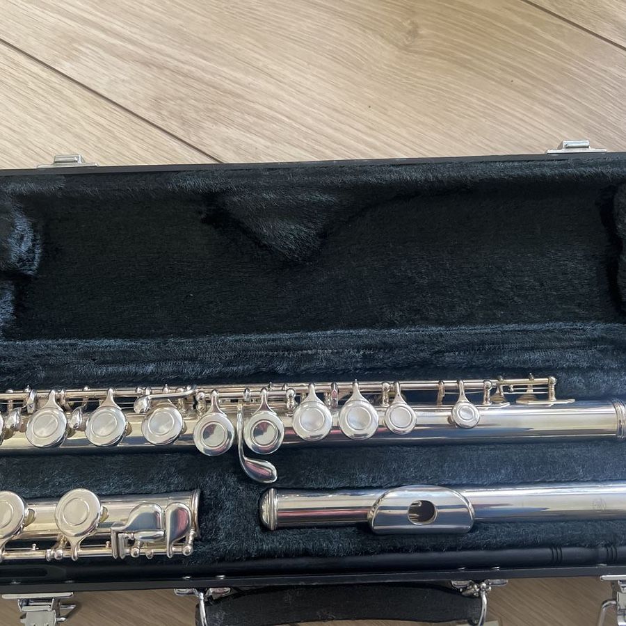 YAMAHA 221 FLUTE w/CASE - EXCELLENT!