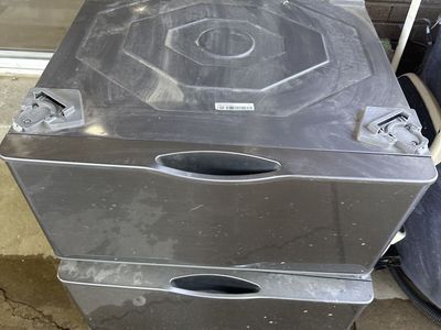 Samsung Washer and Dryer Pedastals