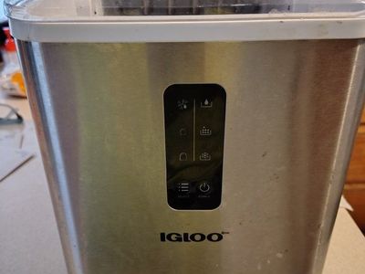 Igloo ice maker like new