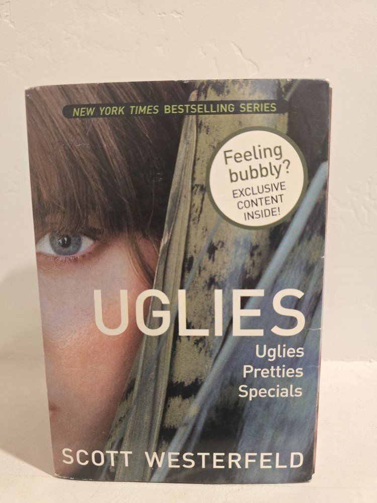 3 Book Boxed Set: Uglies, Pretties, Specials