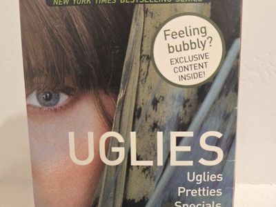 3 Book Boxed Set: Uglies, Pretties, Specials