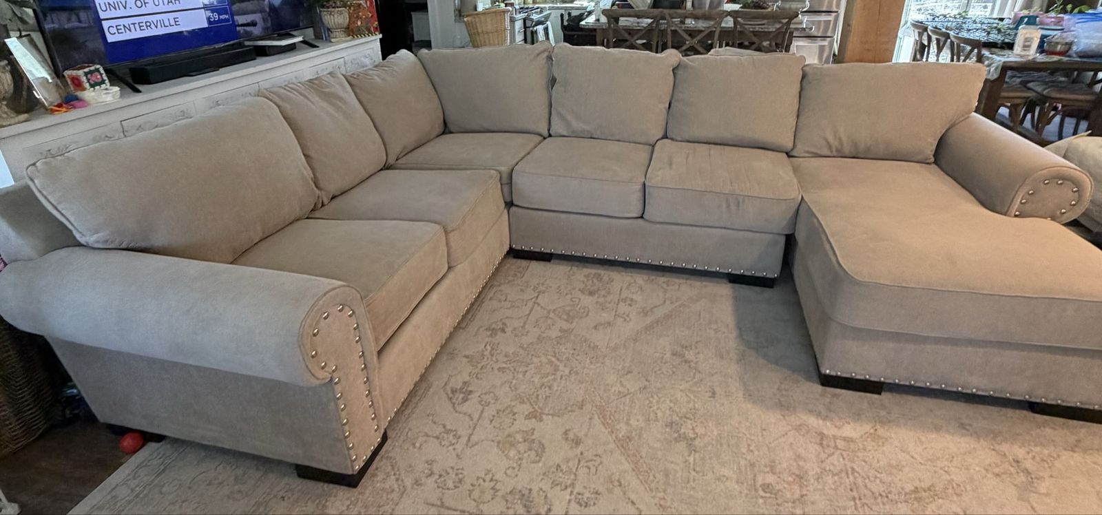 BEAUTIFUL COMFY COUCH