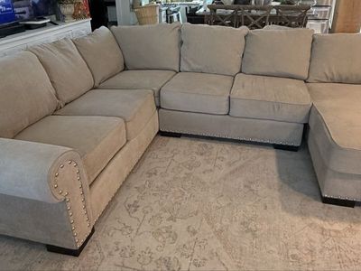 BEAUTIFUL COMFY COUCH