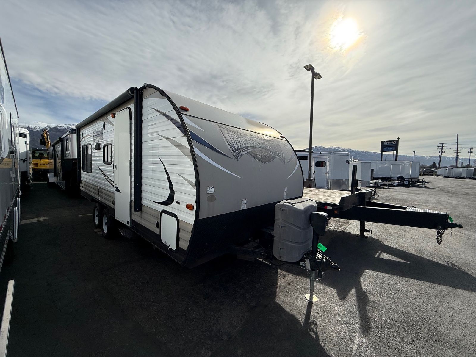 2016 Forest River Wildwood T191RDXL Travel Trailer – Lightweight