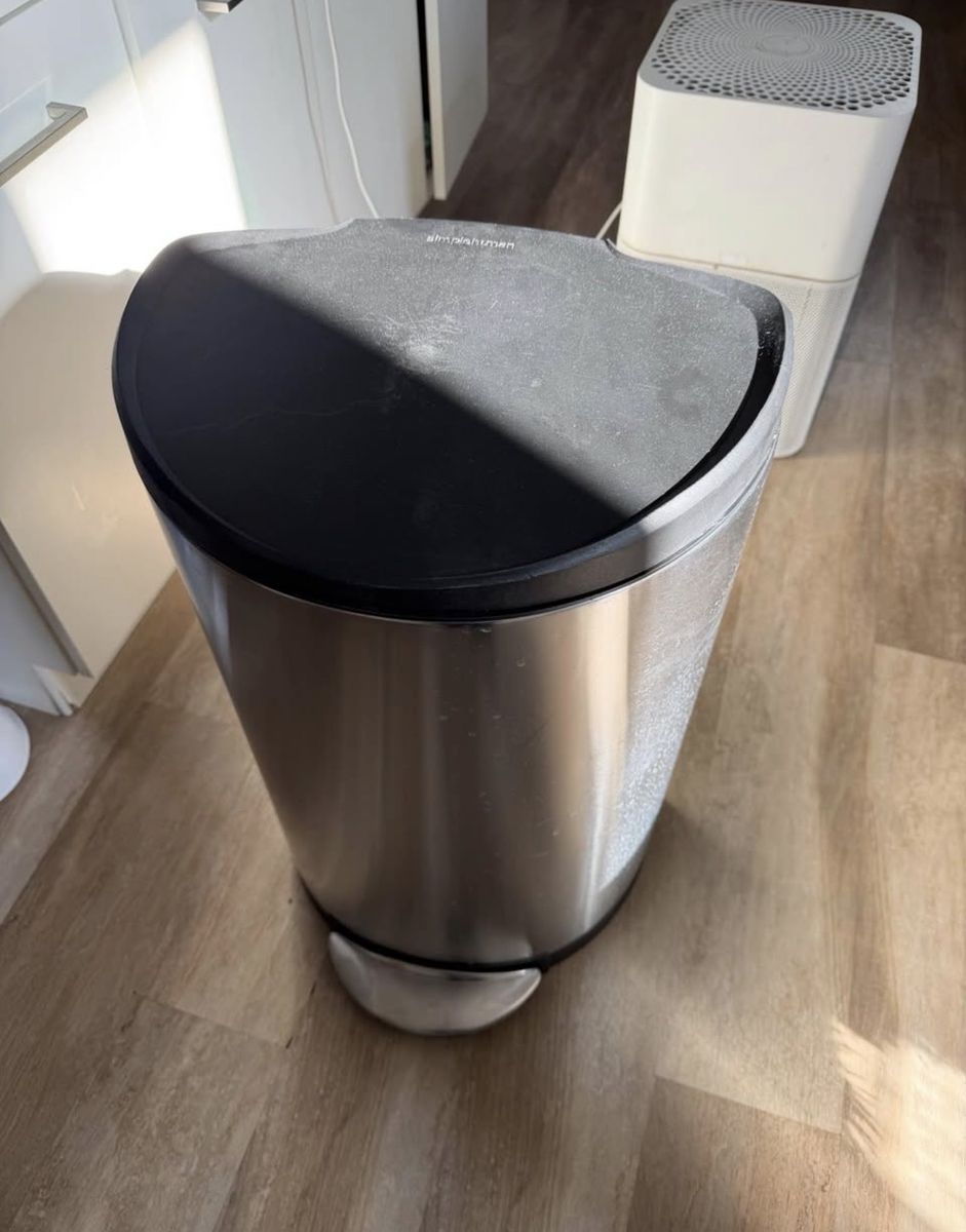 Simple Human Trash Can