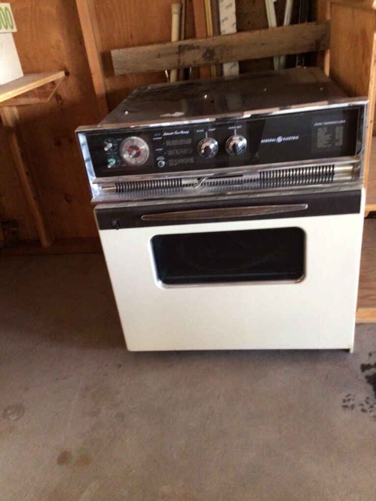 G E Electric Oven, Four Burner Cooktop And Overhea
