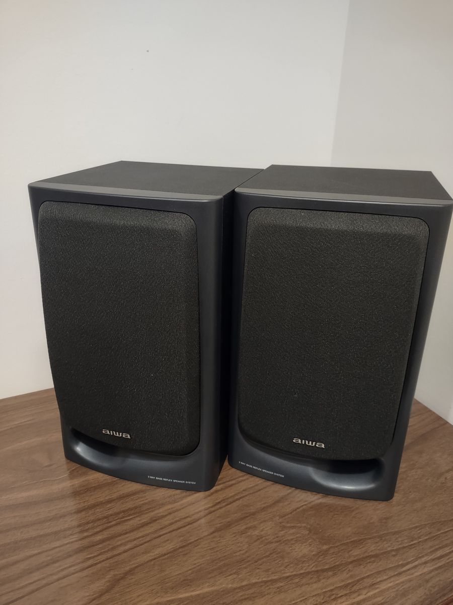 Pair of matching AIWA 3 way bass reflex speaker system