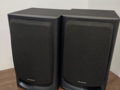 Pair of matching AIWA 3 way bass reflex speaker system