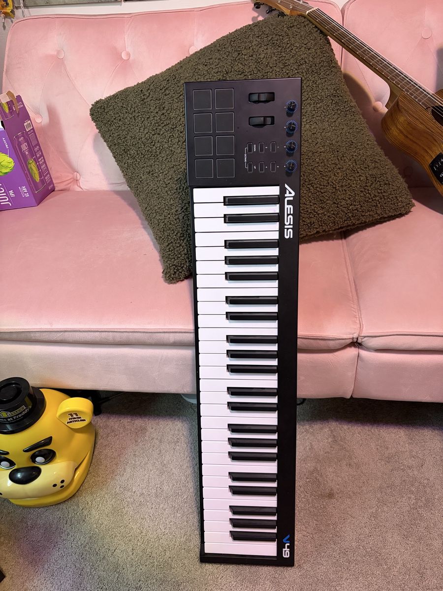 Alesis V49 midi keyboard