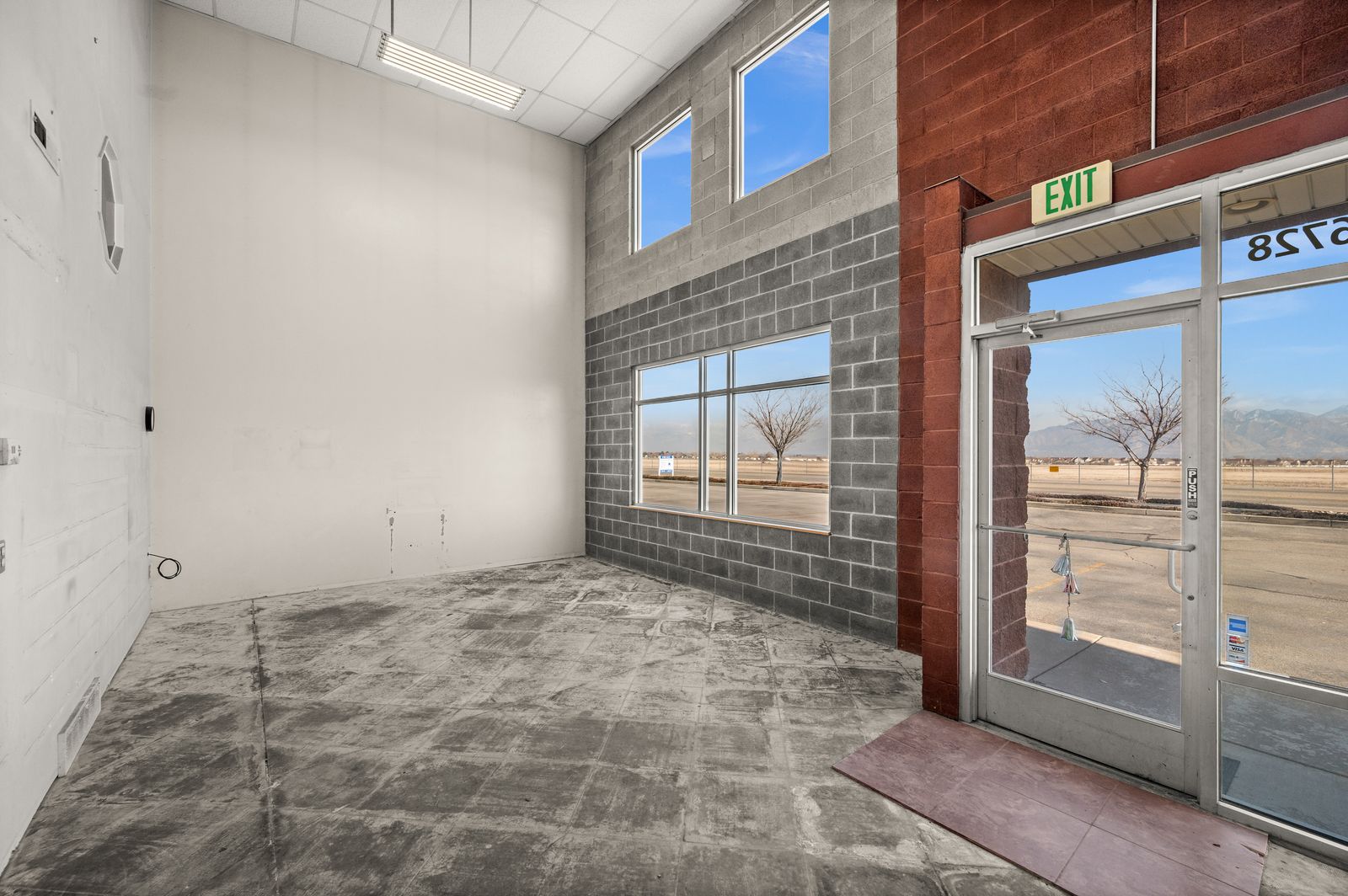 Warehouse in WJ with 3PHASE!
