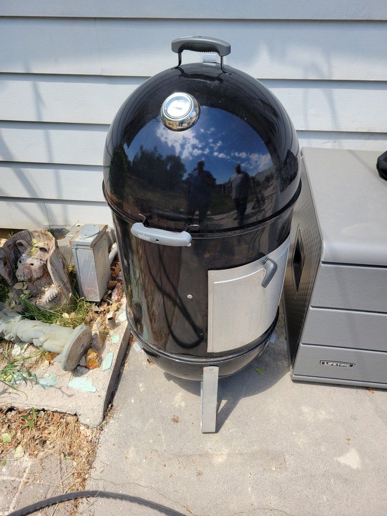 Weber smokey mountain 22"
