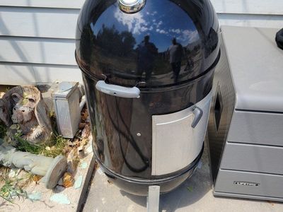 Weber smokey mountain 22"