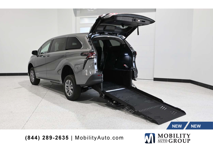 2026 Toyota Sienna LE 8-Passenger