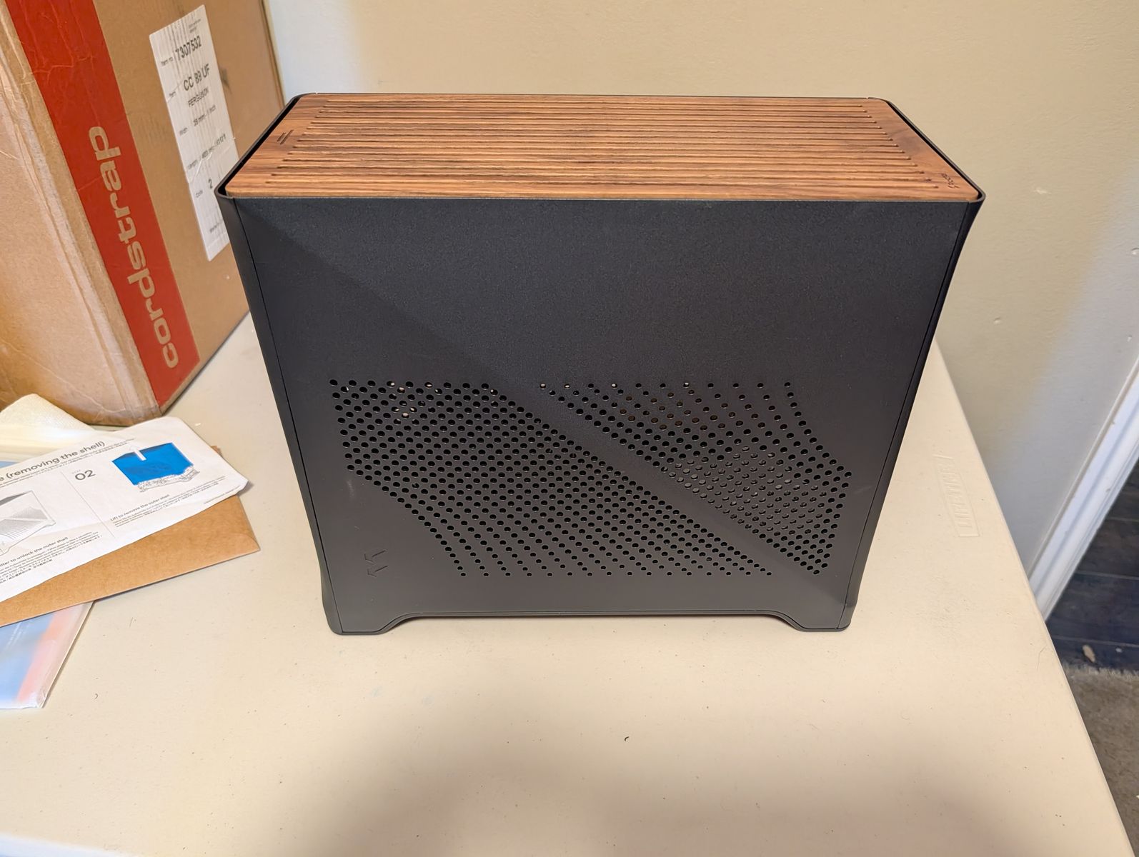 Fractal Design Era 2 Mini-ITX SFF PC Case - Charcoal Solid Walnut Top - Riser Cable - Aluminum
