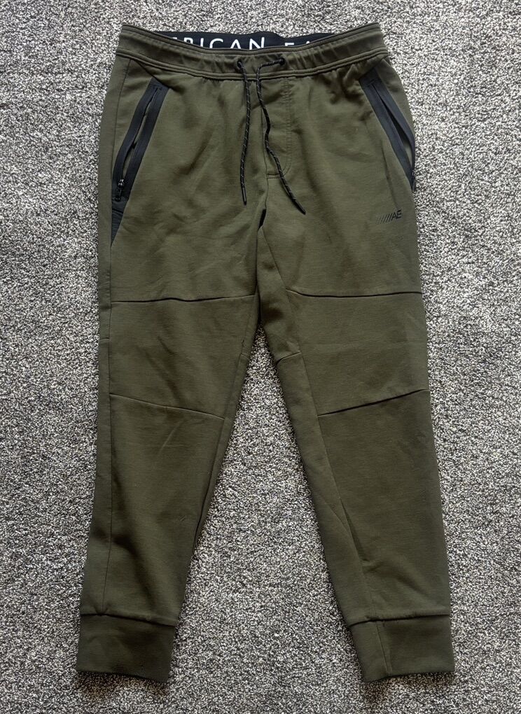 Like NEW! American Eagle Men's Olive Green Joggers