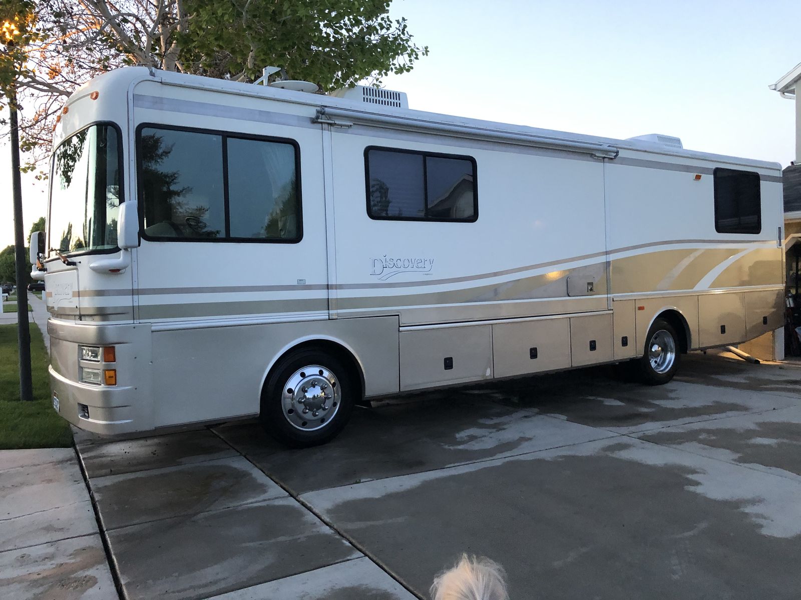 1999 Fleetwood Discovery 34Q