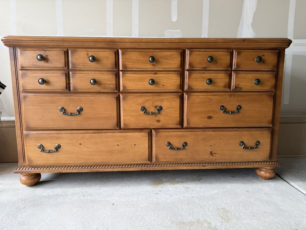 Solid Wood 8- Drawer Dresser