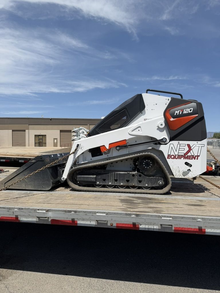 MINI TRACK SKID BOBCAT FOR RENT. New Bobcat MT120 with Big Bucket