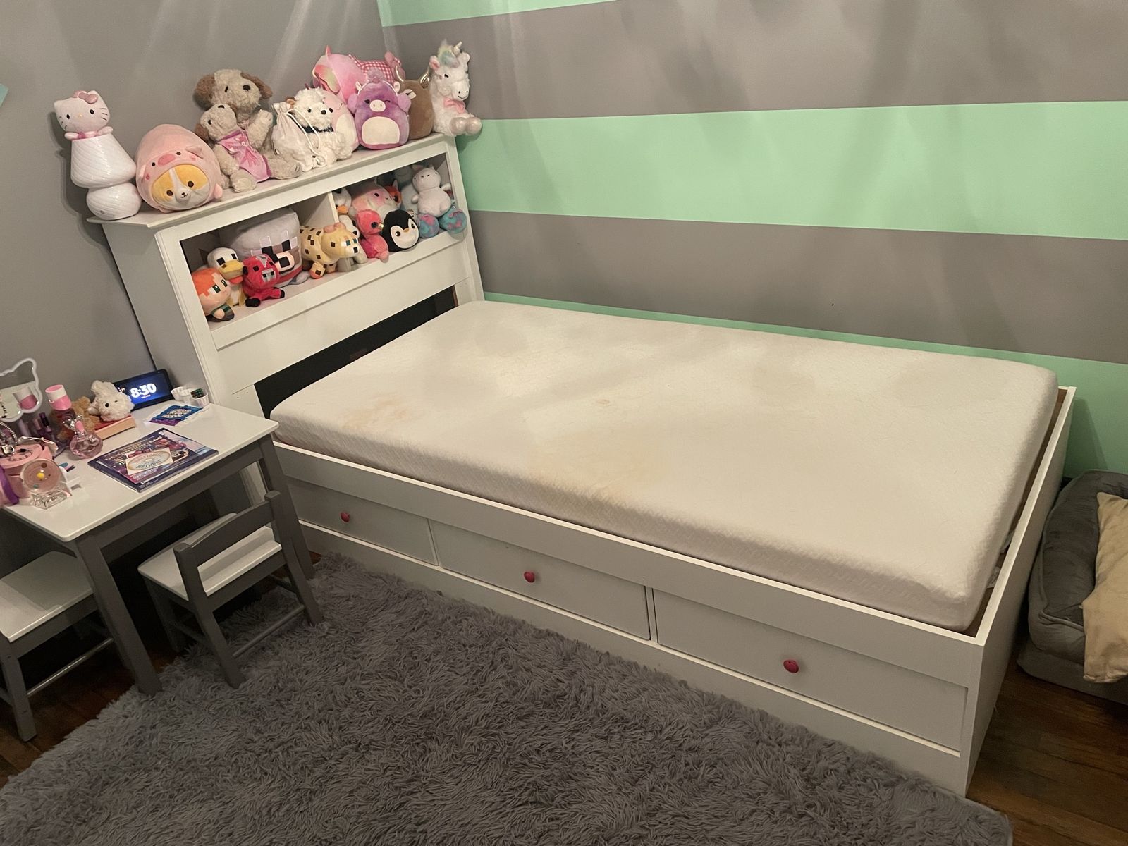 Girls Twin Bed w/Drawers & Headboard