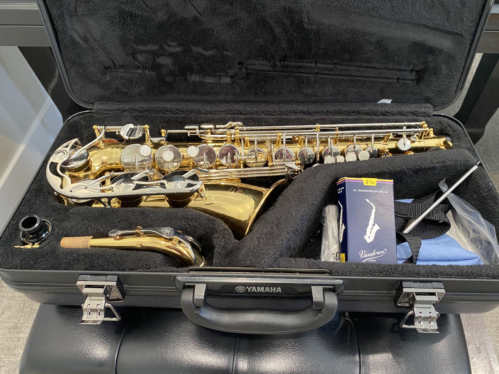 Yamaha Saxophone- Like NEW