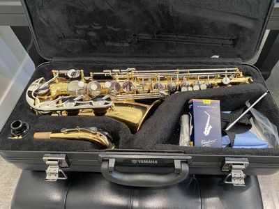 Yamaha Saxophone- Like NEW