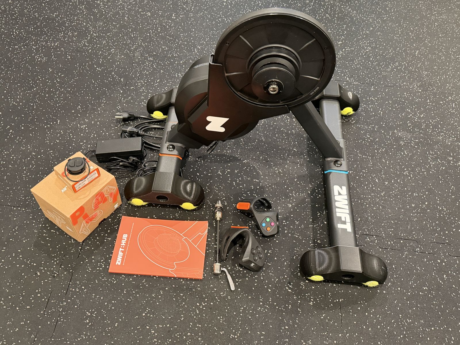 Zwift Hub Smart Trainer + Zwift Cog, Click & Play Controllers