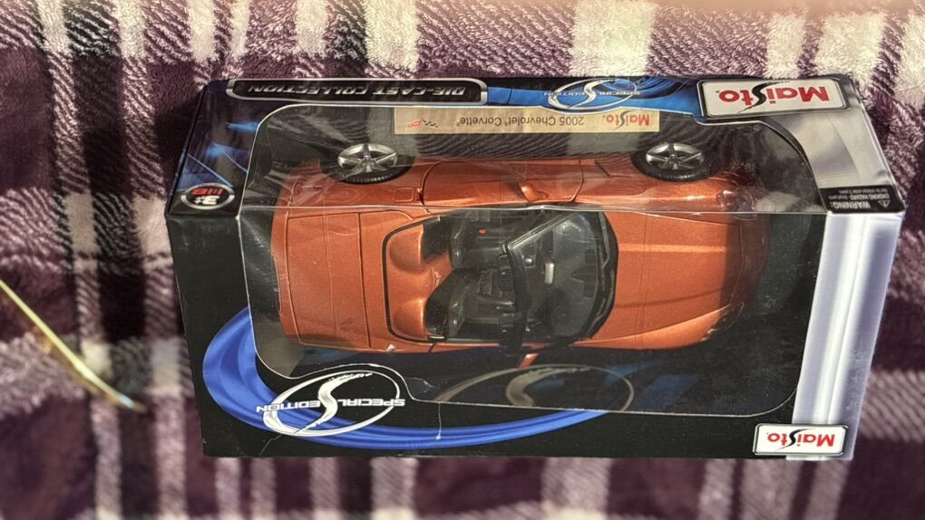 2005 Chevrolet Corvette  Die Cast Collector