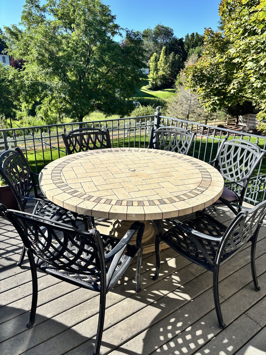 Outdoor table and chairs 