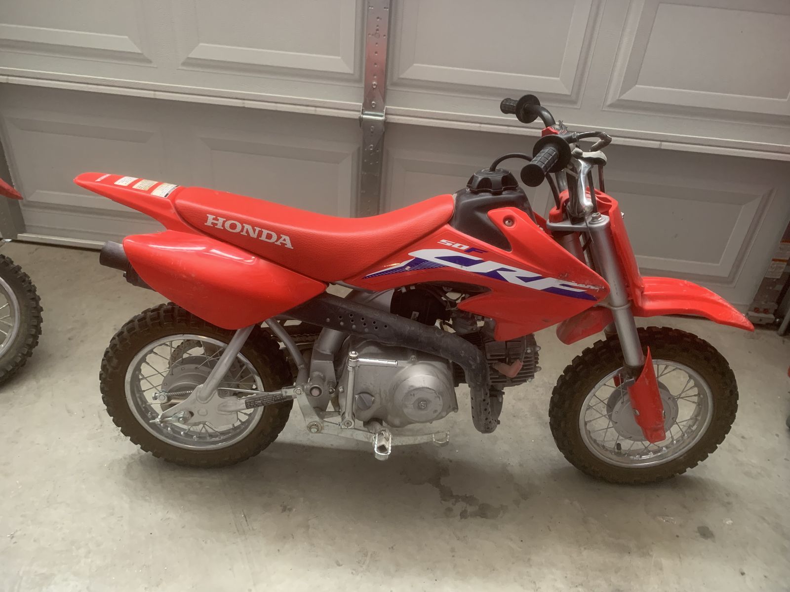Kid’s motorcycles Honda crf 50 2020 and razor mx500