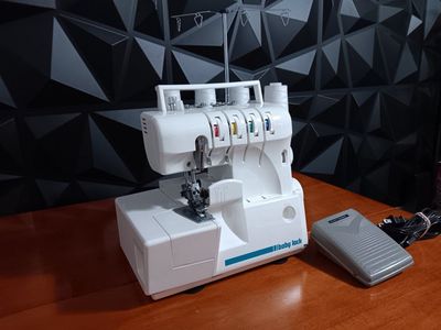 Baby Lock BL400 serger sewing machine. Excellent C