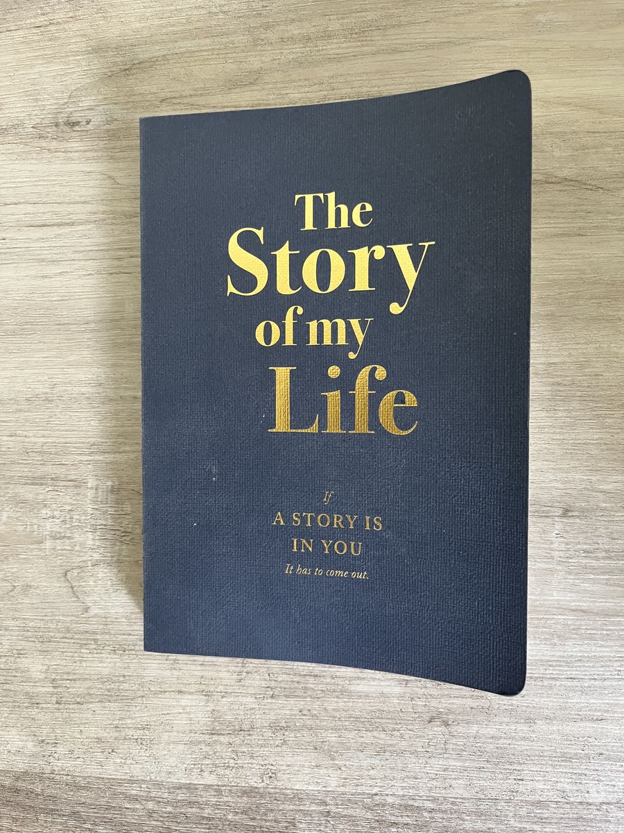 "The Story of My Life" Journal - Blank Page Autobiography.204 pages of guided prompts to help document lifetime events