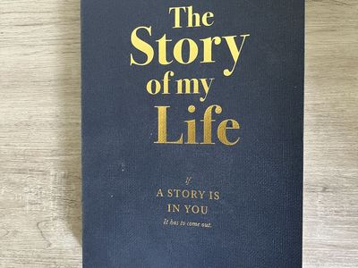 "The Story of My Life" Journal - Blank Page Autobiography.204 pages of guided prompts to help document lifetime events